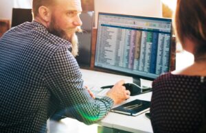 Read more about the article Windows VPS Price Breakdown 2025: Hidden Costs & Billing Gotchas